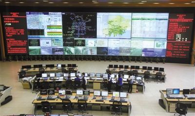 昨日，北京市交通运行协调指挥中心，北京日常的交通状况监测和数据分析全部都在这里进行。