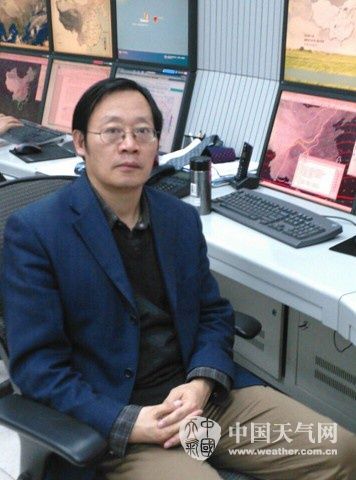 中央气象台首席预报员何立富（黄涛 摄）